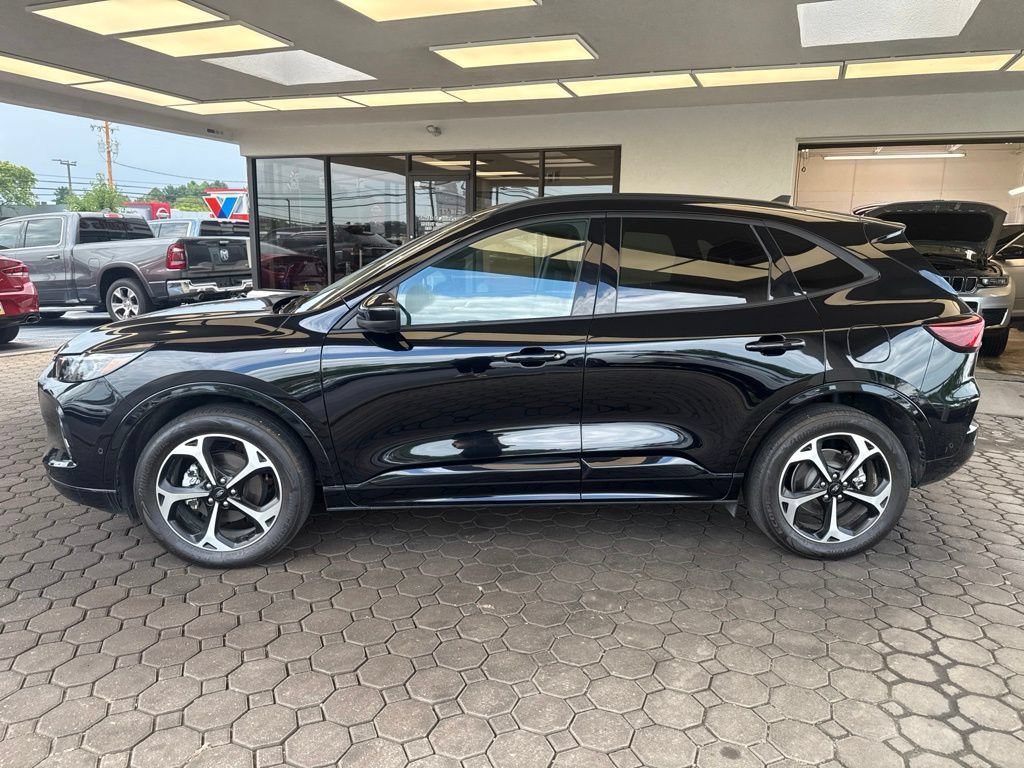 Certified 2023 Ford Escape ST-Line Elite w/ Premium Technology Package AWD/4WD image 9