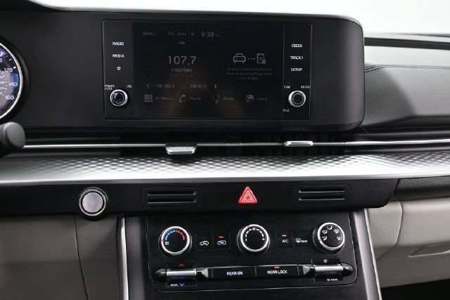 Used 2024 Kia Carnival LX FWD image 10