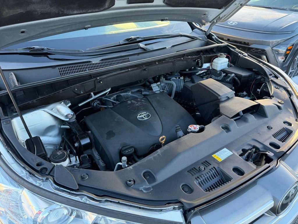 Used 2019 Toyota Highlander LE image 19