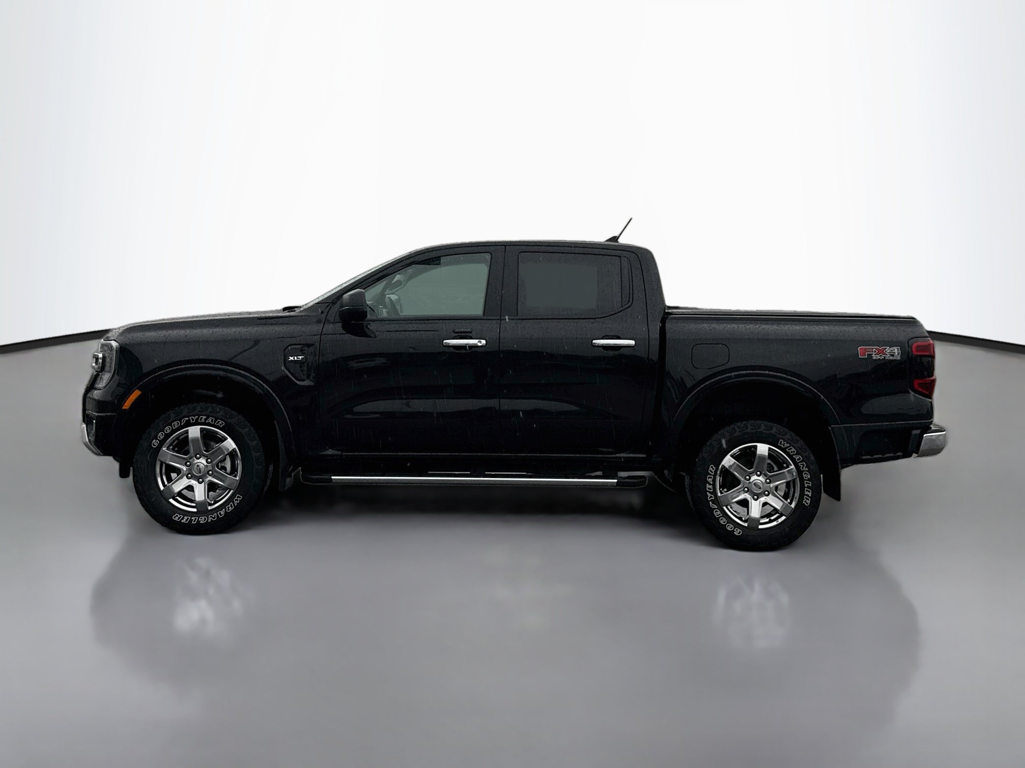 Certified 2024 Ford Ranger XLT w/ FX4 Off-Road Package AWD/4WD image 4