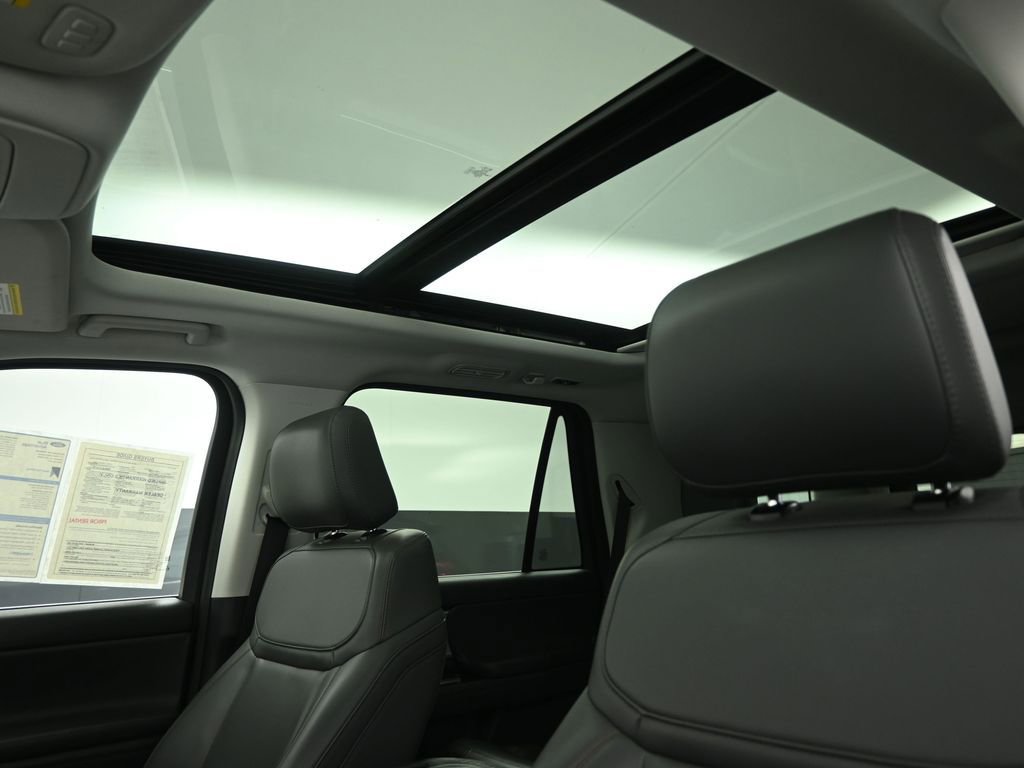 Certified 2025 Ford Expedition Active AWD/4WD image 18