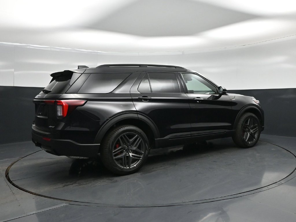 Certified 2026 Ford Explorer ST-Line w/ ST-Line Street Pack AWD/4WD image 25