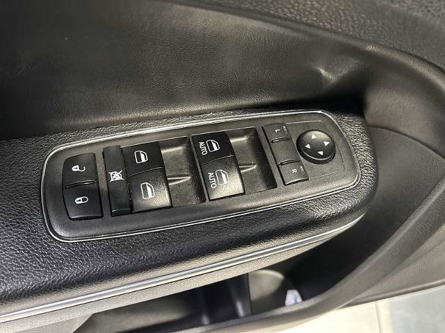 Used 2018 Chrysler 300 S w/ Safetytec Plus Group image 23