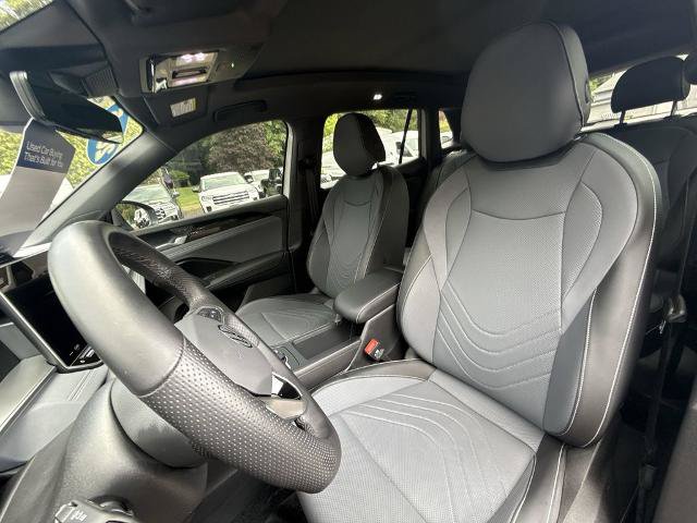 Used 2025 Volkswagen Tiguan SE R-Line AWD/4WD image 11
