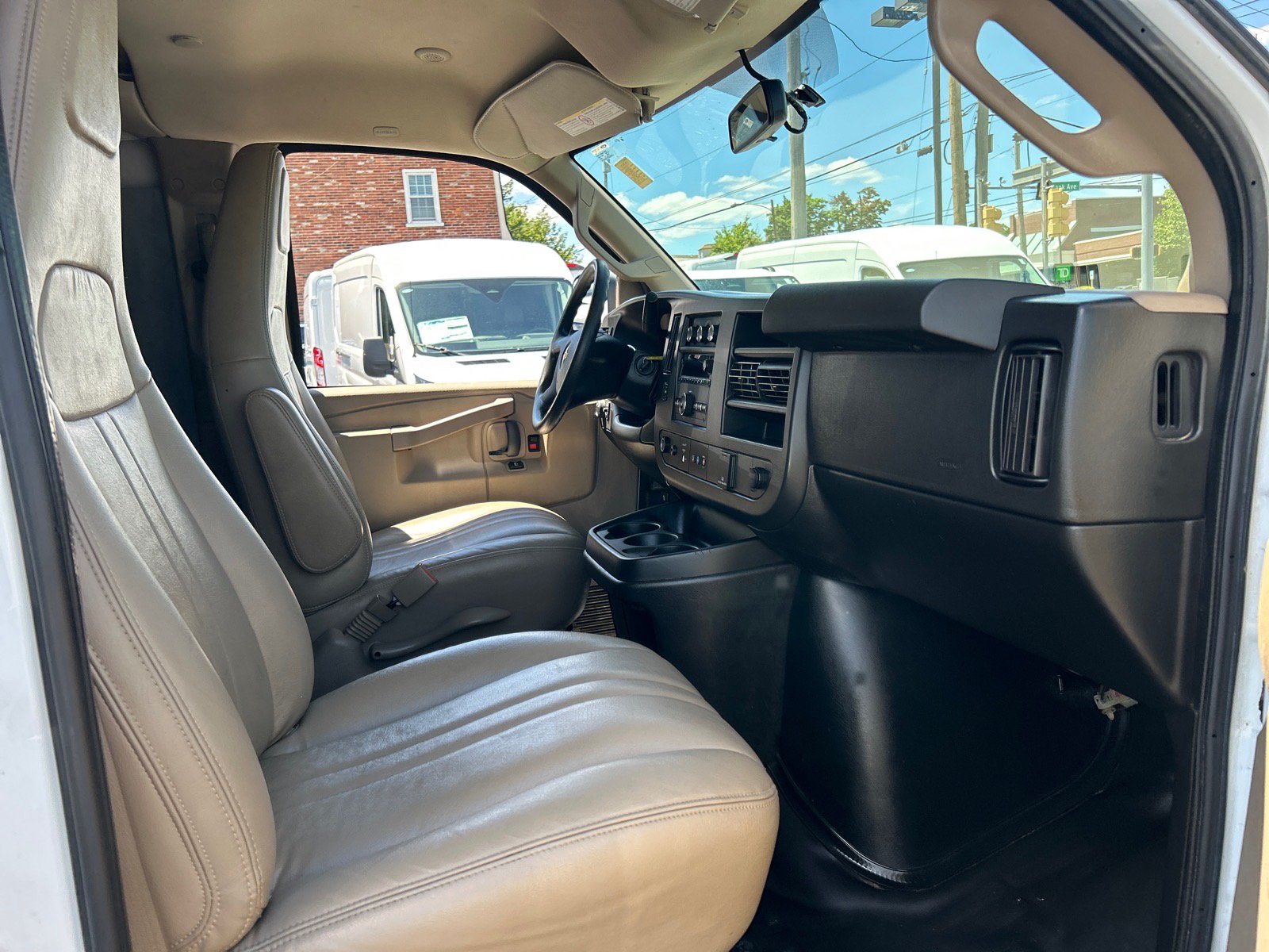 Used 2020 Chevrolet Express 3500 Extended RWD image 15