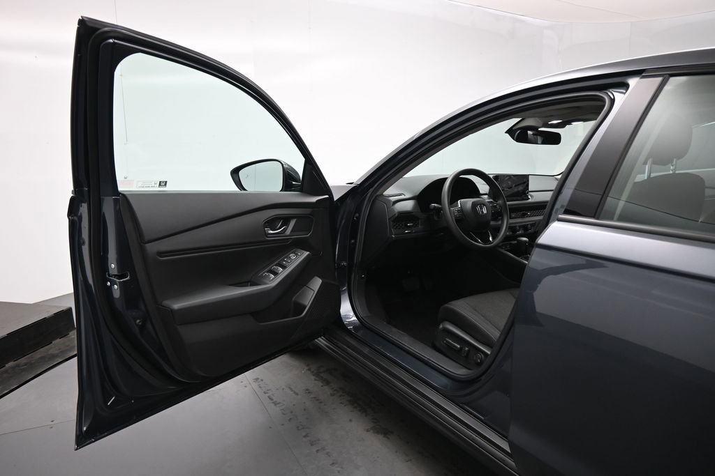 Used 2025 Honda Accord SE image 7