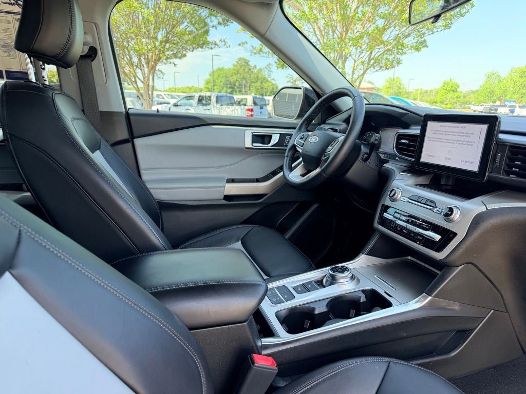 Certified 2023 Ford Explorer XLT w/ Equipment Group 202A RWD image 14