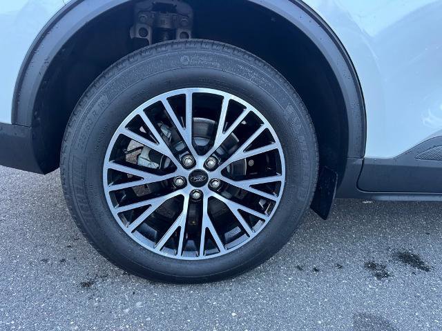 Certified 2025 Ford Escape SE image 10