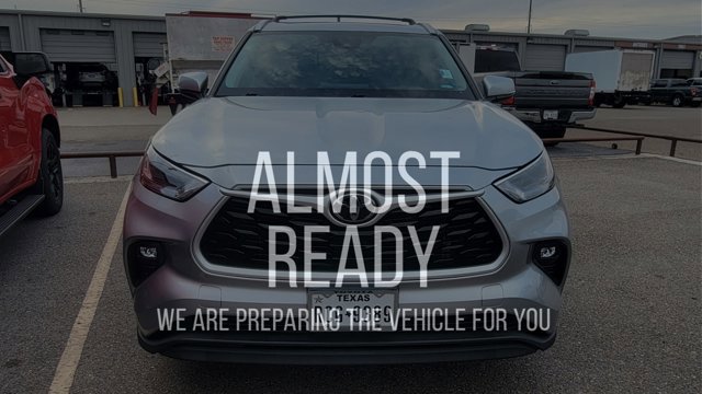 Used 2022 Toyota Highlander XLE image 1