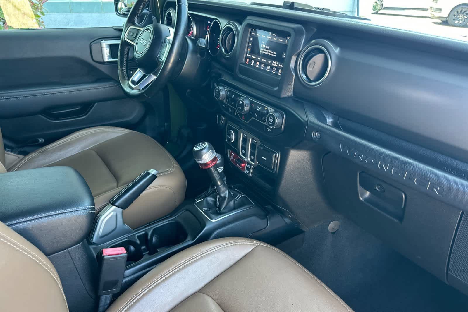Used 2021 Jeep Wrangler Rubicon w/ Cold Weather Group AWD/4WD image 16