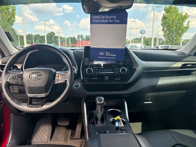 Used 2022 Toyota Highlander XLE FWD image 24