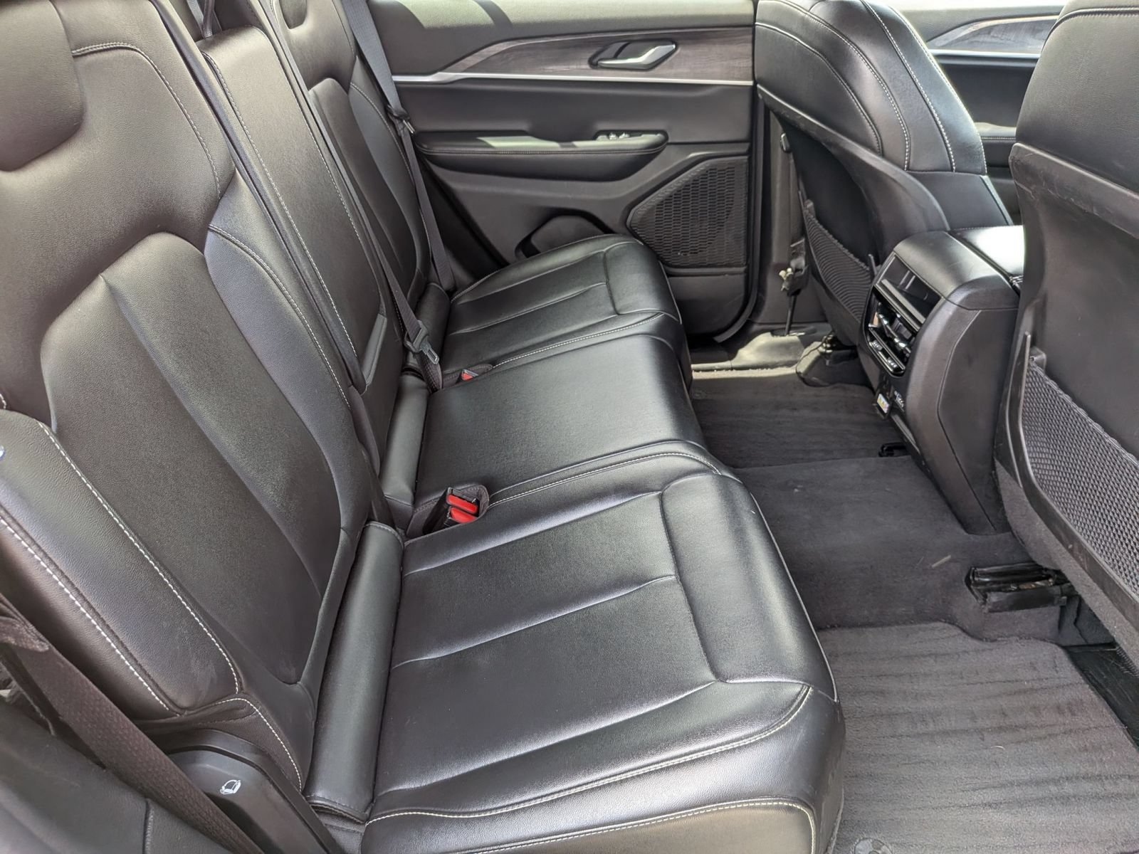 Used 2023 Jeep Grand Cherokee Limited AWD/4WD image 30