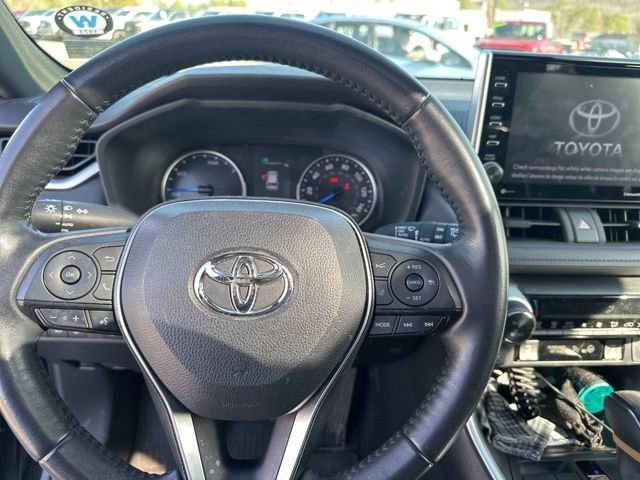 Used 2022 Toyota RAV4 SE image 23