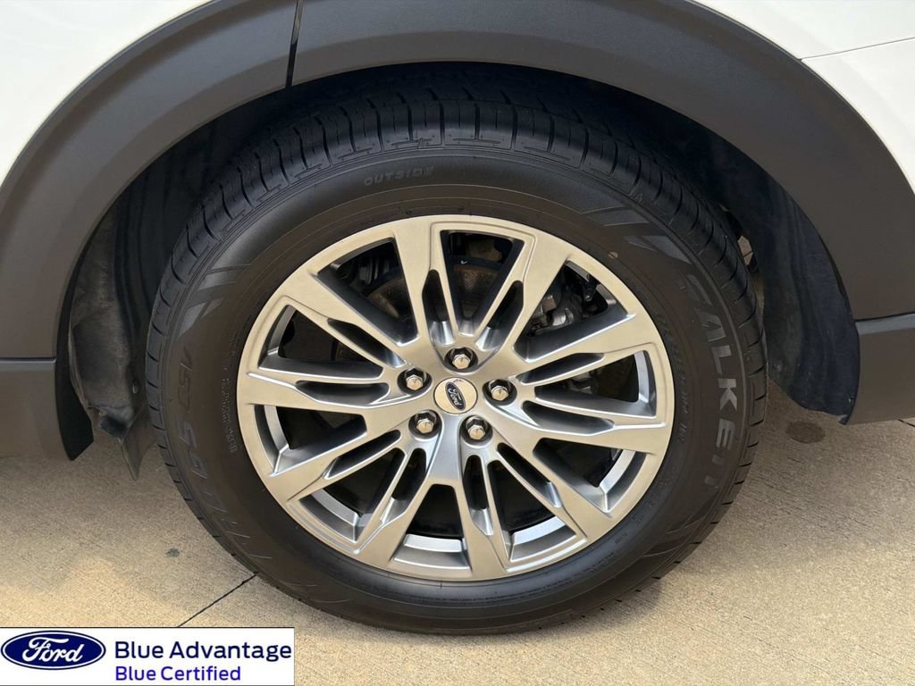 Certified 2025 Ford Explorer Platinum RWD image 7
