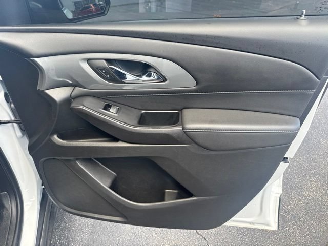 Used 2023 Chevrolet Traverse LT FWD image 17