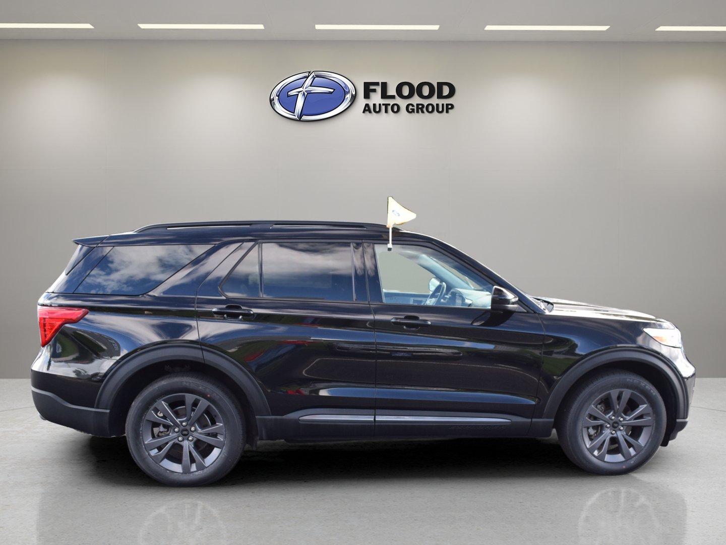 Certified 2024 Ford Explorer XLT w/ Equipment Group 202A AWD/4WD image 3