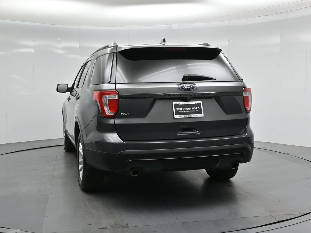 Certified 2017 Ford Explorer XLT w/ Equipment Group 202A FWD image 28