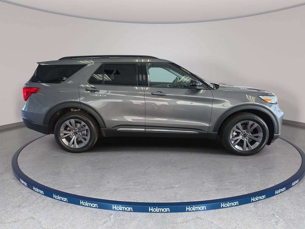 Certified 2023 Ford Explorer XLT w/ Equipment Group 202A AWD/4WD image 4