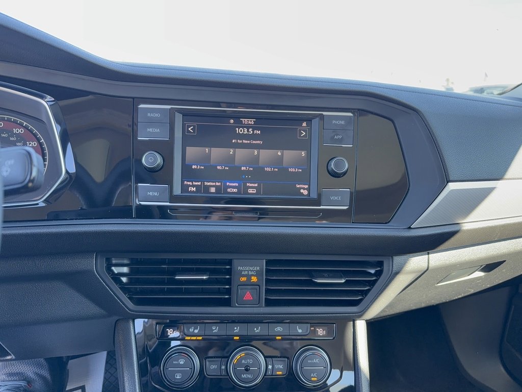 Used 2021 Volkswagen Jetta SE image 21