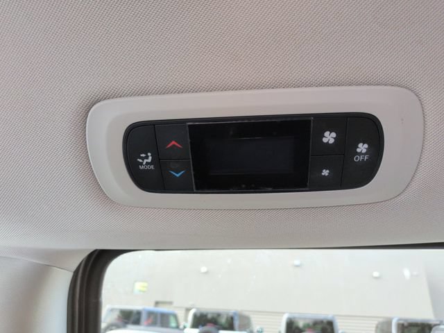 Used 2017 Chrysler Pacifica Touring w/ Tire & Wheel Group FWD image 28