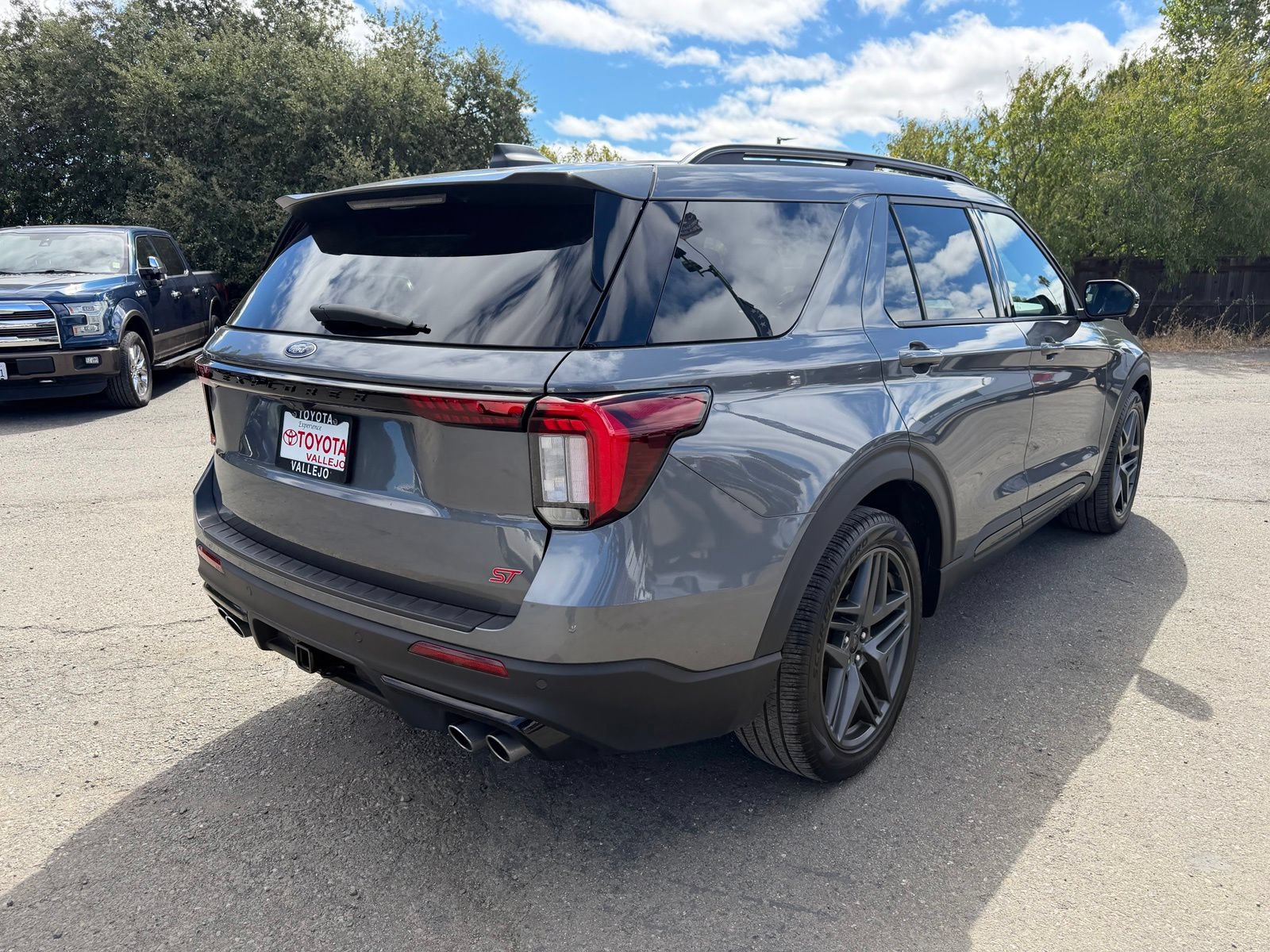 Certified 2025 Ford Explorer ST AWD/4WD image 5