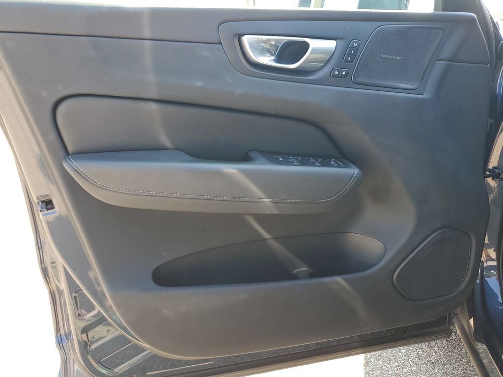 Used 2023 Volvo XC60 B5 Ultimate w/ Climate Package AWD/4WD image 14