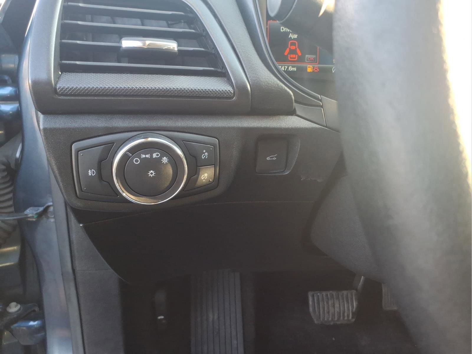 Certified 2018 Ford Fusion SE w/ Equipment Group 201A image 13