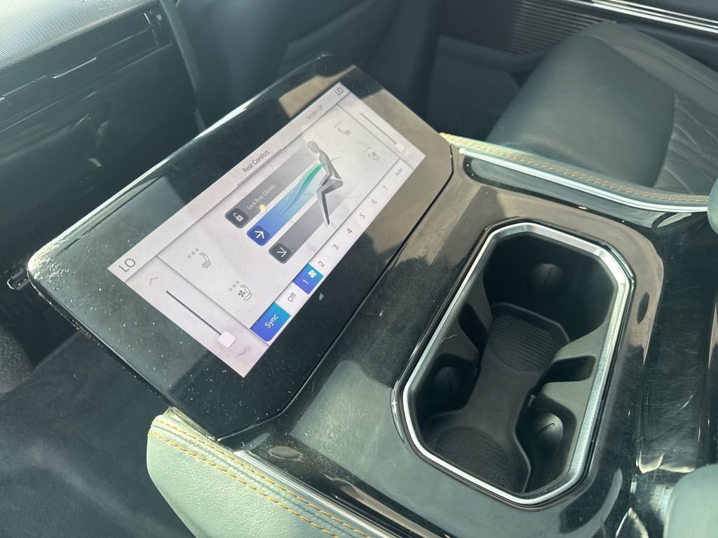 Used 2022 Jeep Grand Wagoneer Series III w/ Rear Seat Video Group 1 image 36