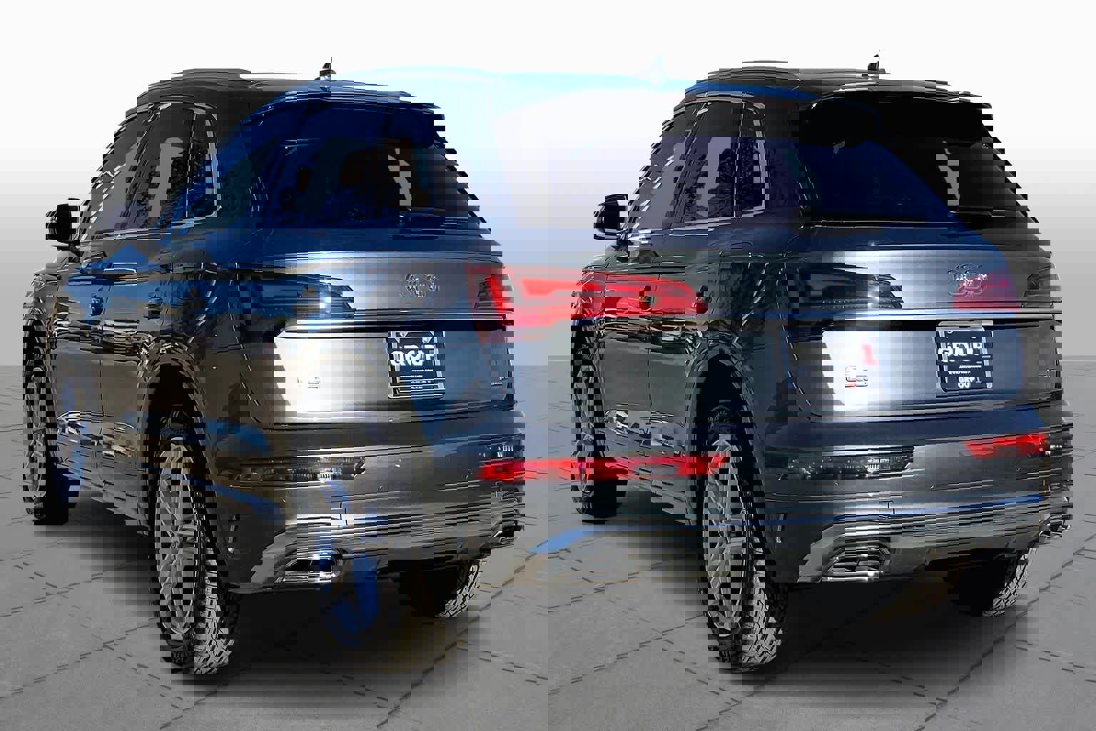 Used 2024 Audi Q5 e Premium Plus image 11