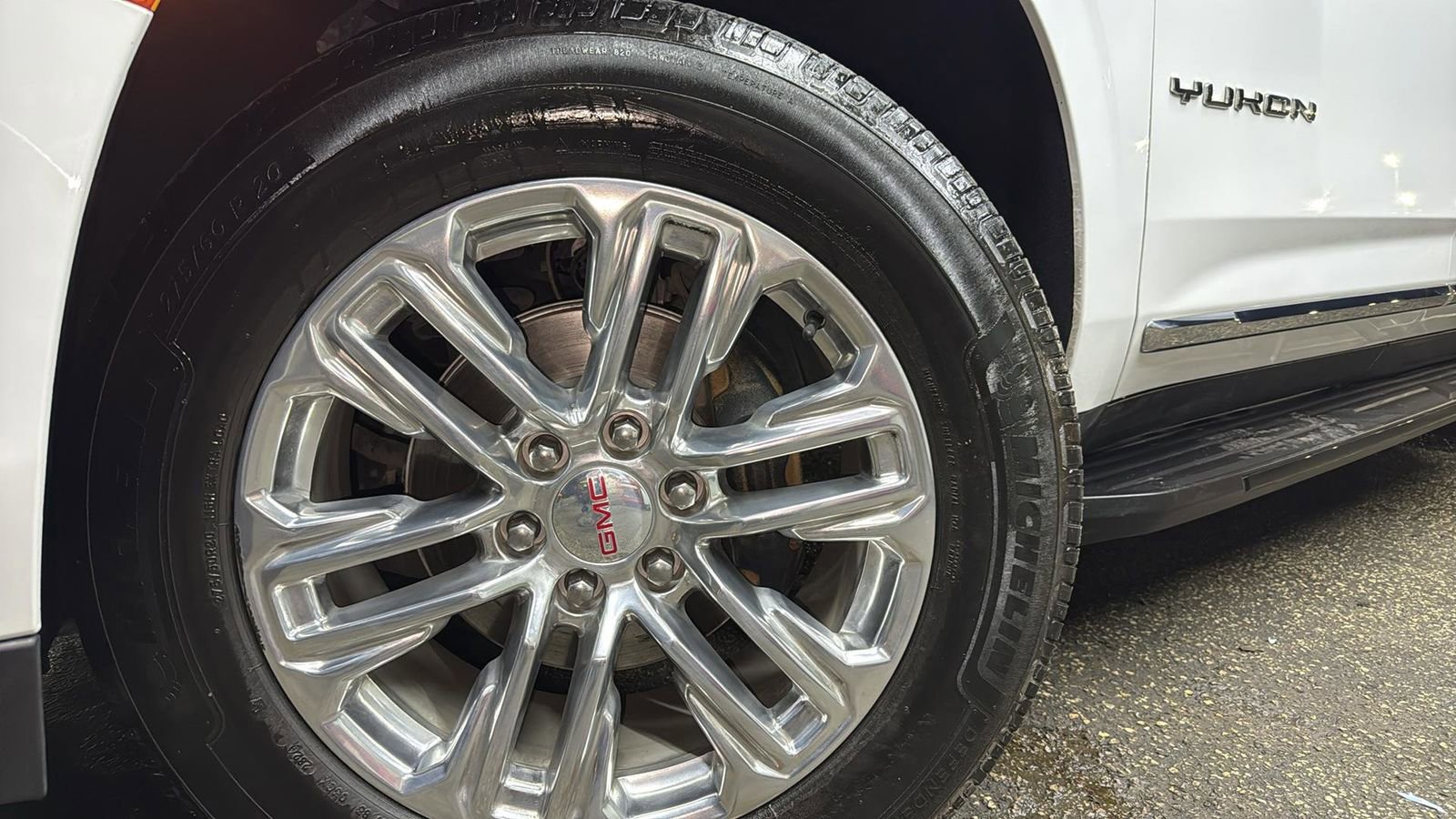 Used 2023 GMC Yukon XL SLT image 9