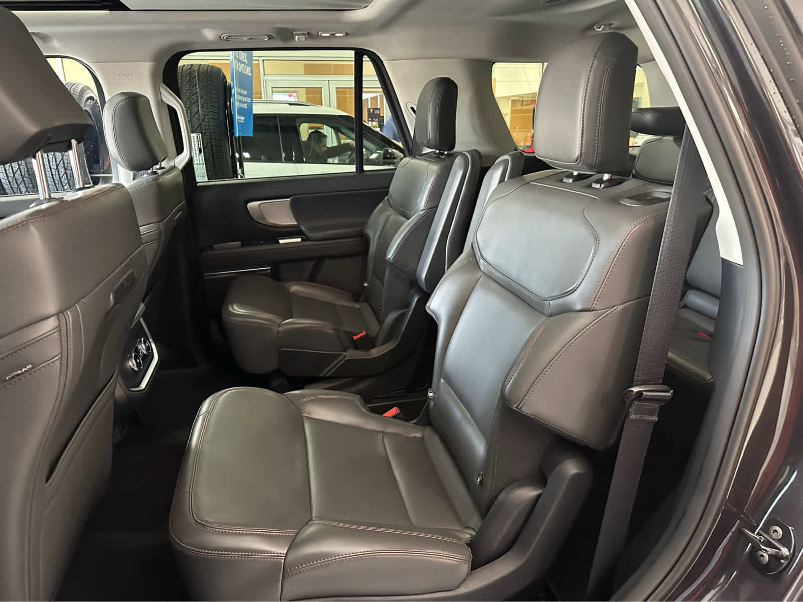 Certified 2025 Ford Expedition Active image 36