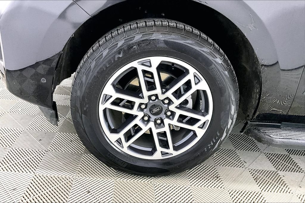 Certified 2025 Ford Expedition Active AWD/4WD image 7