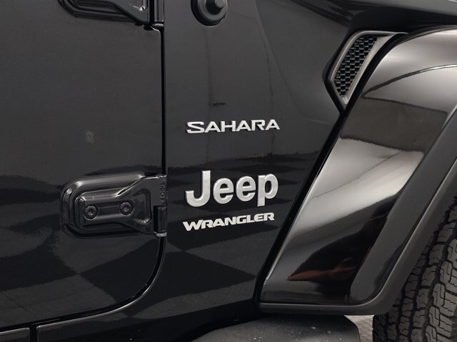Used 2023 Jeep Wrangler Unlimited Sahara w/ Cold Weather Group AWD/4WD image 12