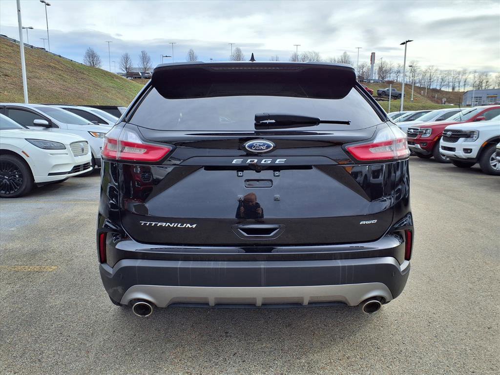 Certified 2024 Ford Edge Titanium w/ Equipment Group 301A image 3