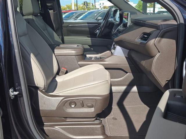 Used 2022 GMC Yukon SLT w/ SLT Premium Package image 6
