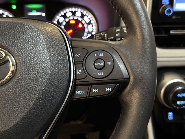 Used 2020 Toyota RAV4 XLE Premium FWD image 23