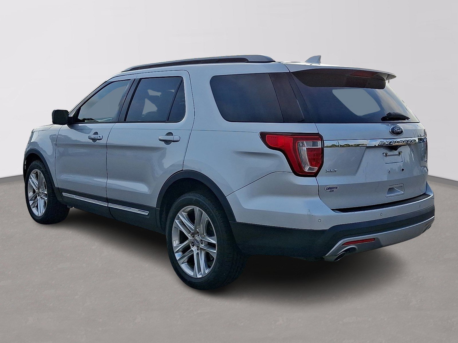 Certified 2017 Ford Explorer XLT w/ Equipment Group 202A AWD/4WD image 4