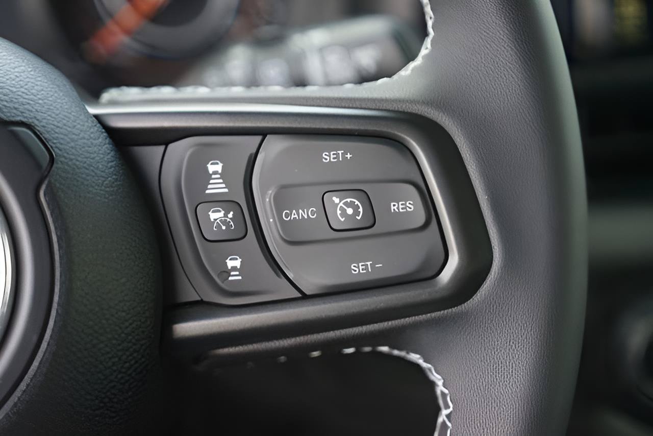 Used 2025 Jeep Wrangler Unlimited Sport AWD/4WD image 23