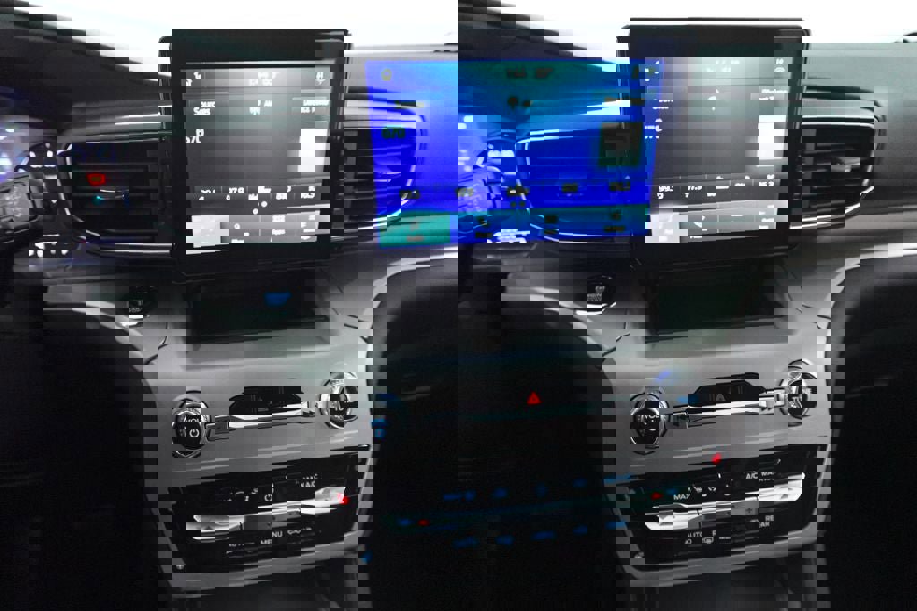 Certified 2023 Ford Explorer XLT w/ Equipment Group 202A image 17