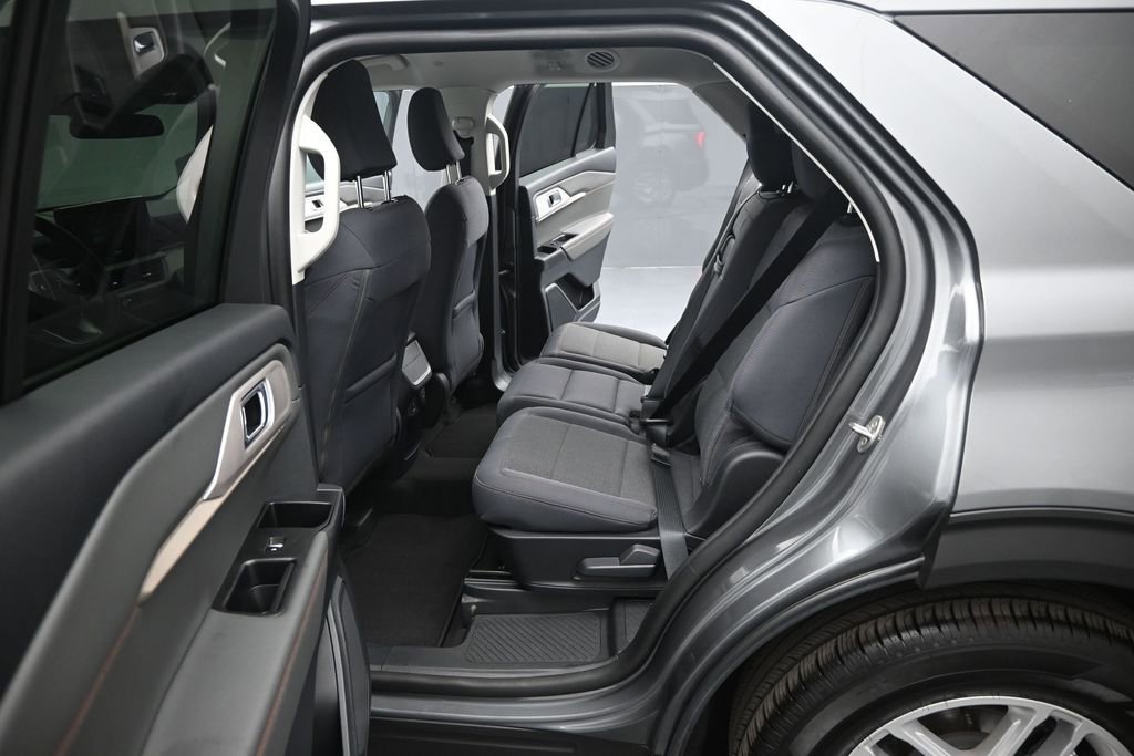 Certified 2025 Ford Explorer Active RWD image 19