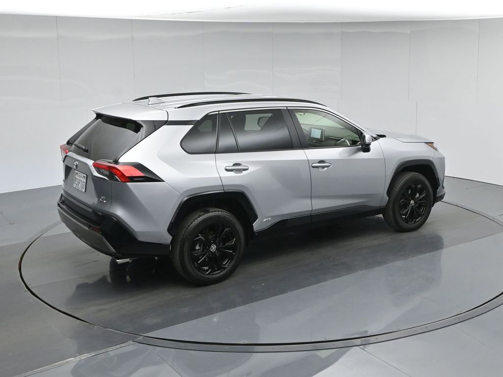 Used 2025 Toyota RAV4 SE image 43