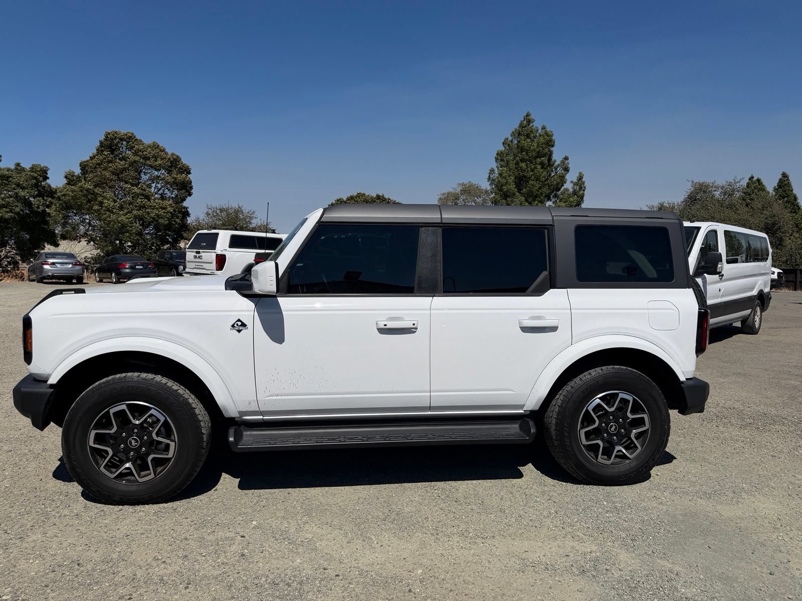Certified 2025 Ford Bronco Outer Banks AWD/4WD image 2
