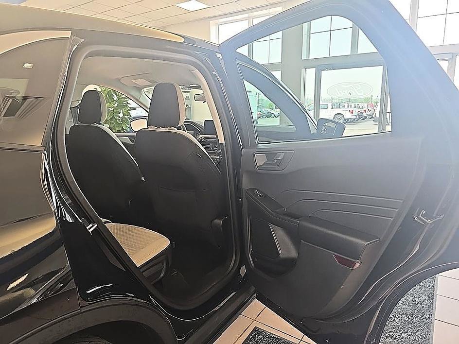 Certified 2022 Ford Escape SE AWD/4WD image 33