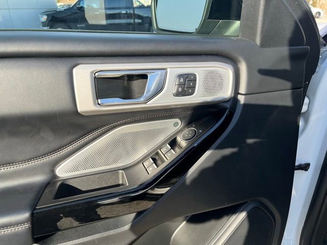 Certified 2022 Ford Explorer Platinum w/ Equipment Group 601A image 22