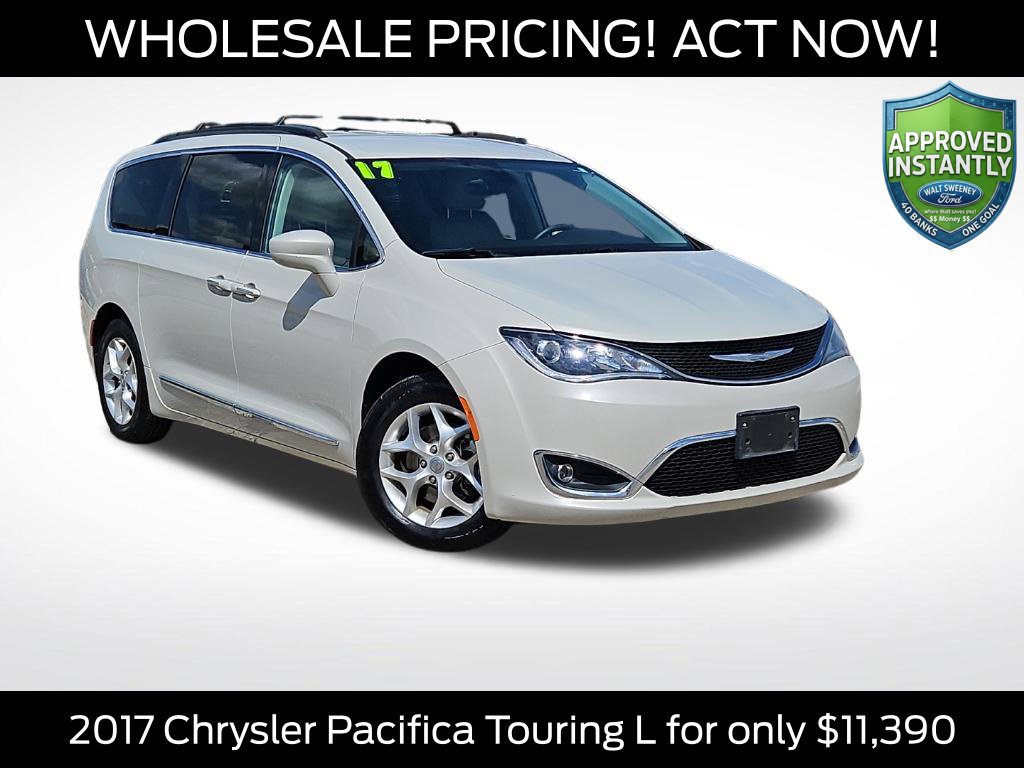 Used 2017 Chrysler Pacifica Touring-L w/ Tire & Wheel Group