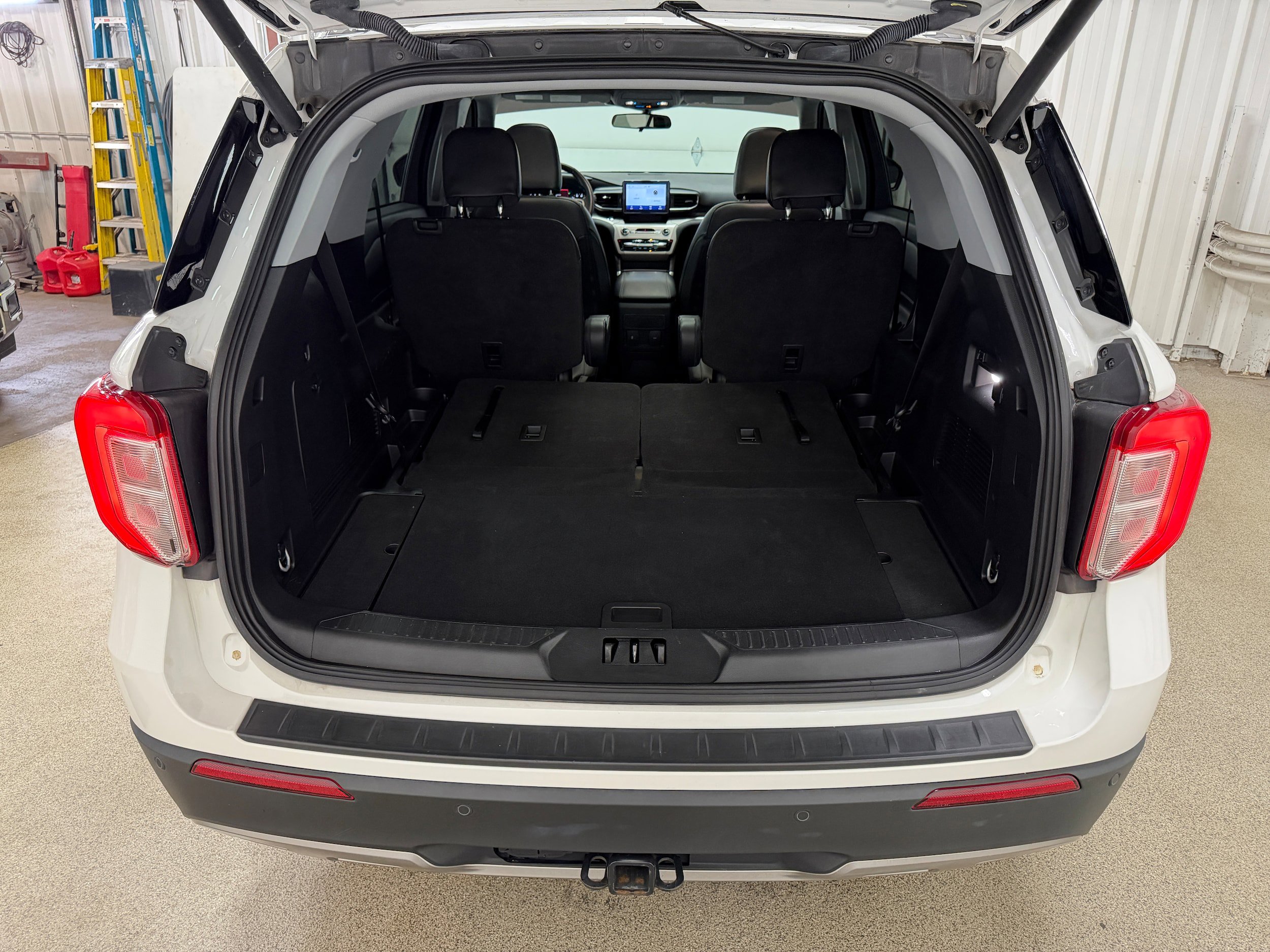 Certified 2023 Ford Explorer XLT w/ Equipment Group 202A AWD/4WD image 33