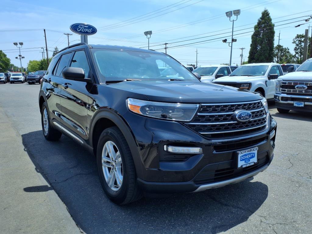 Certified 2022 Ford Explorer XLT w/ Equipment Group 202A image 3