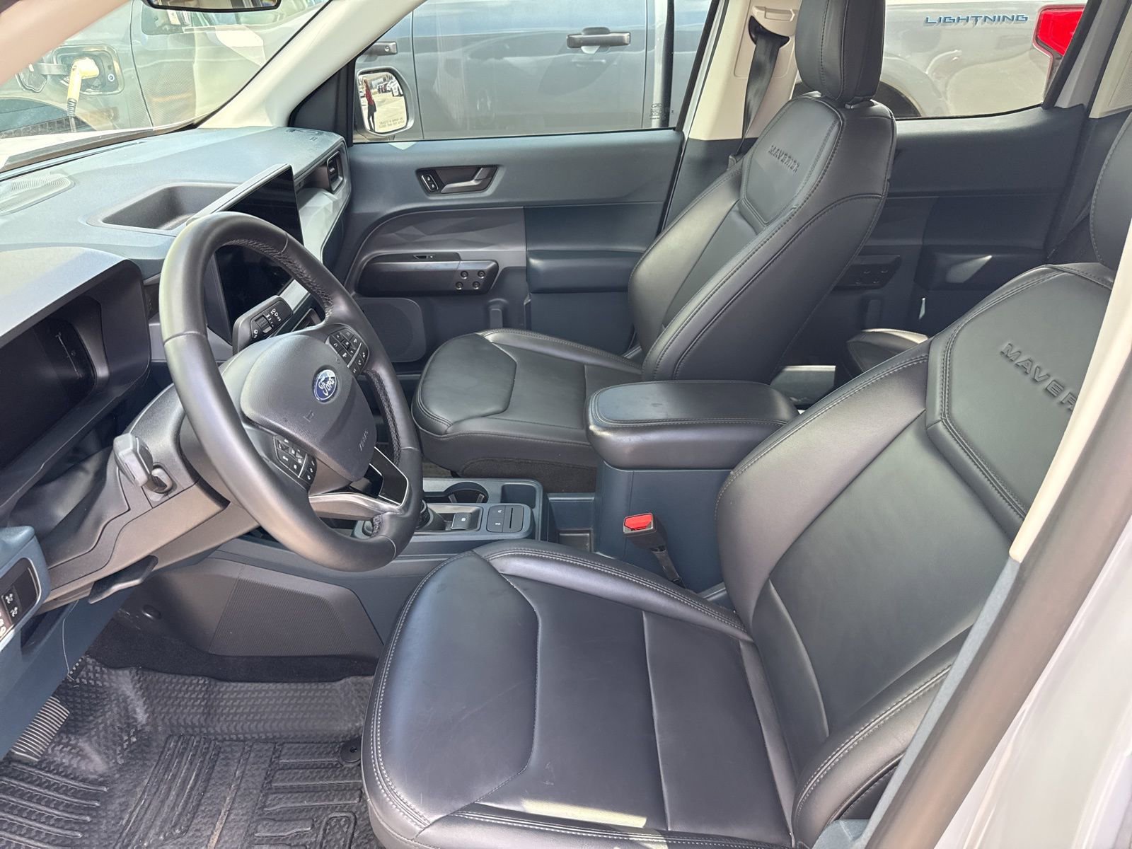 Certified 2025 Ford Maverick Lariat w/ Black Appearance Package AWD/4WD image 8