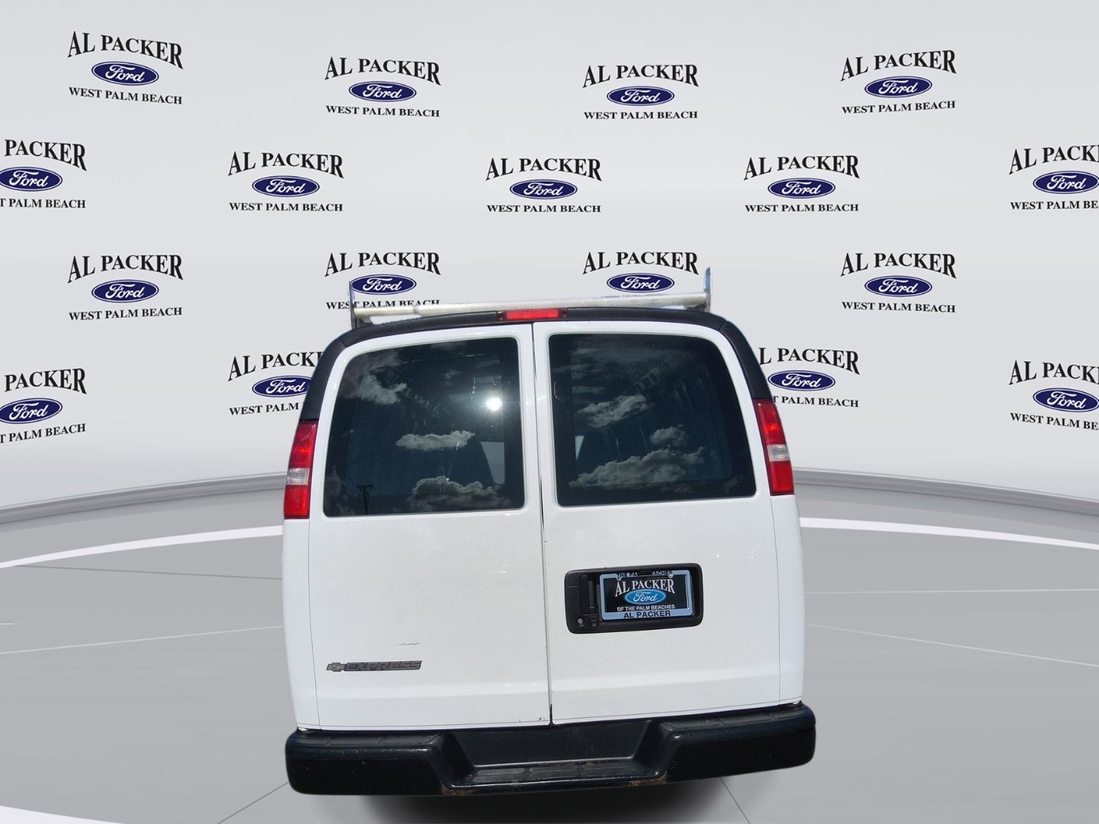 Used 2020 Chevrolet Express 2500 Extended w/ Driver Convenience Package RWD image 4