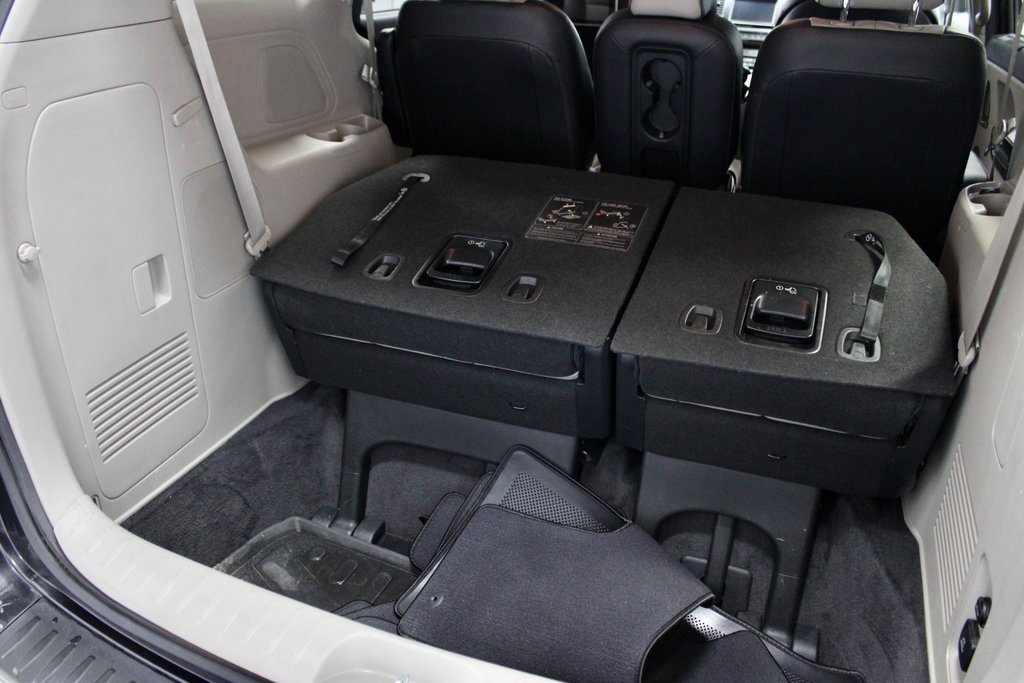 Used 2021 Kia Sedona SX image 14